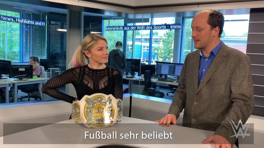 Alexa_Bliss_schlagen_Lasst_es_sie_28.jpg