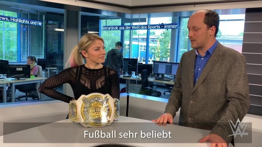 Alexa_Bliss_schlagen_Lasst_es_sie_29.jpg