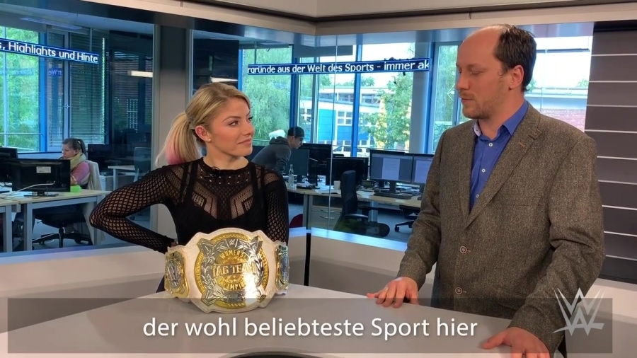 Alexa_Bliss_schlagen_Lasst_es_sie_31.jpg