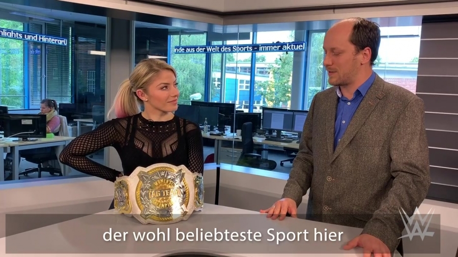 Alexa_Bliss_schlagen_Lasst_es_sie_34.jpg