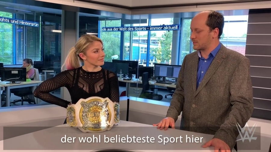 Alexa_Bliss_schlagen_Lasst_es_sie_35.jpg