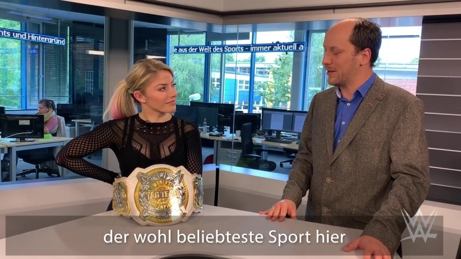 Alexa_Bliss_schlagen_Lasst_es_sie_36.jpg