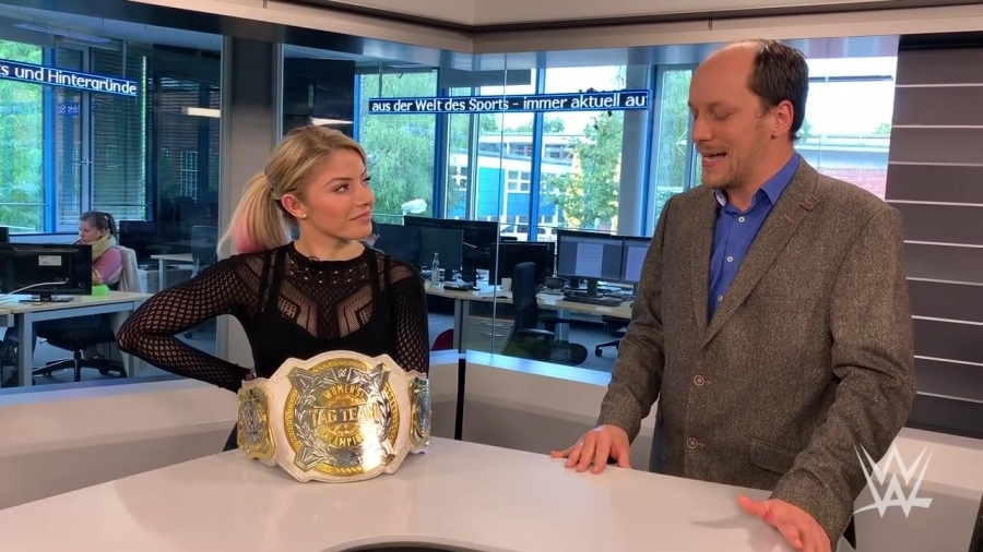 Alexa_Bliss_schlagen_Lasst_es_sie_37.jpg