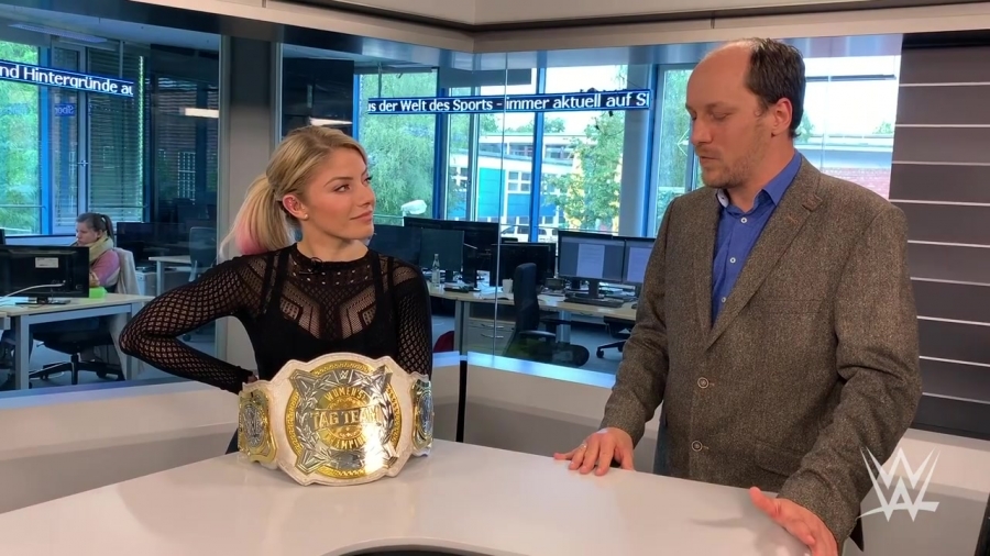 Alexa_Bliss_schlagen_Lasst_es_sie_39.jpg