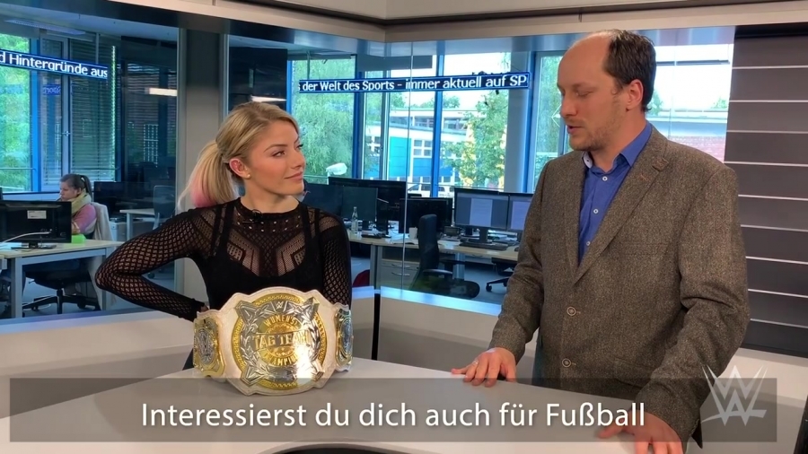 Alexa_Bliss_schlagen_Lasst_es_sie_40.jpg