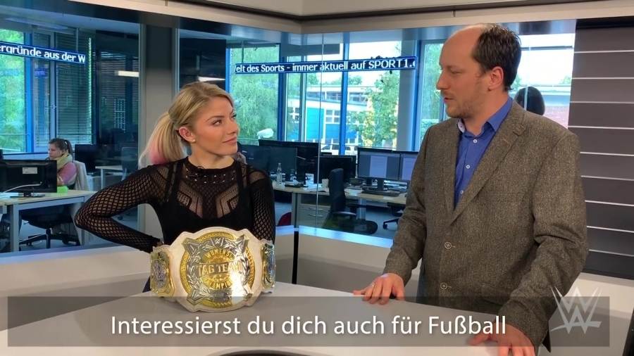 Alexa_Bliss_schlagen_Lasst_es_sie_45.jpg