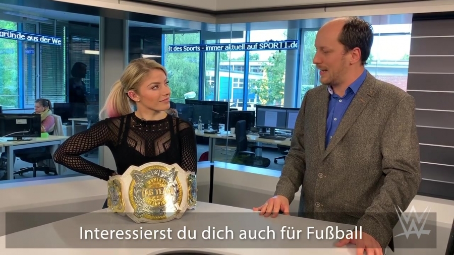 Alexa_Bliss_schlagen_Lasst_es_sie_46.jpg