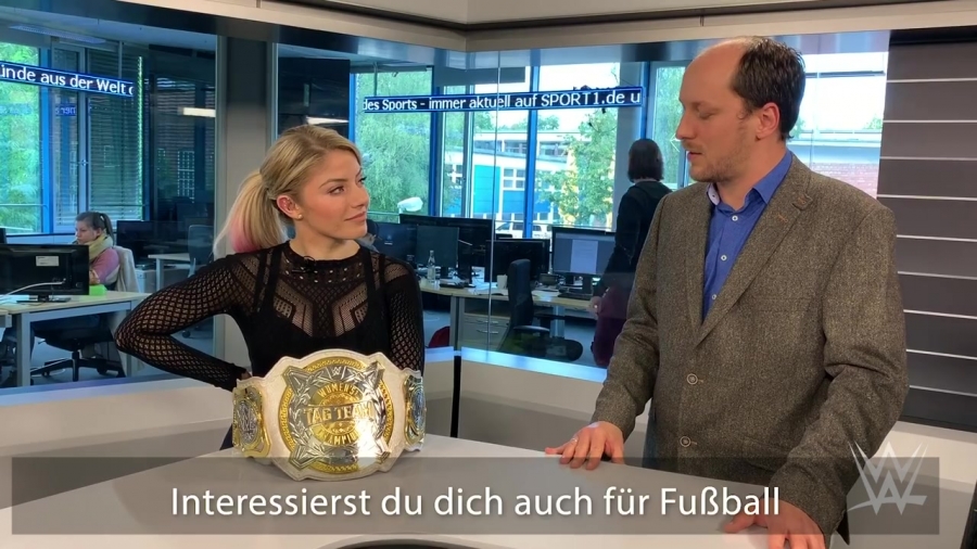 Alexa_Bliss_schlagen_Lasst_es_sie_48.jpg