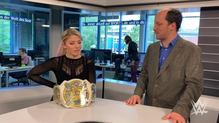 Alexa_Bliss_schlagen_Lasst_es_sie_54.jpg