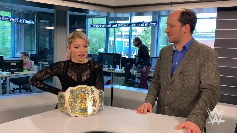 Alexa_Bliss_schlagen_Lasst_es_sie_55.jpg