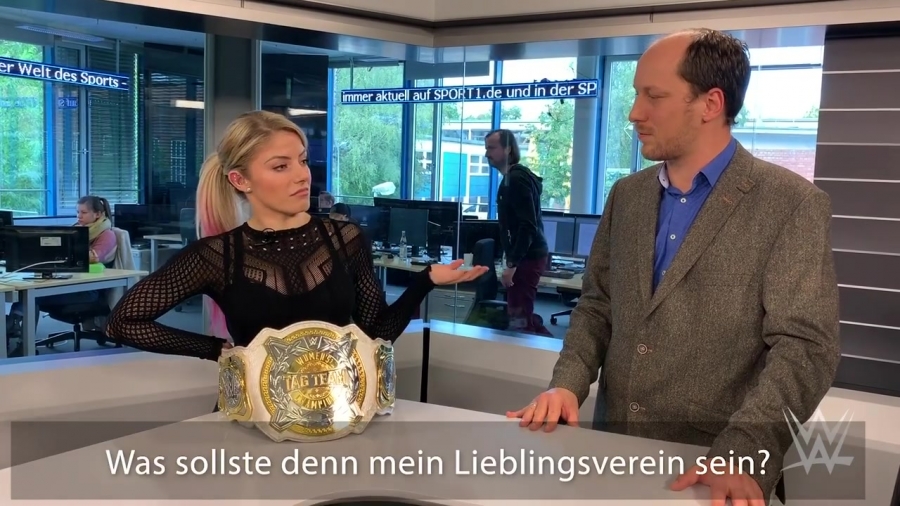 Alexa_Bliss_schlagen_Lasst_es_sie_57.jpg