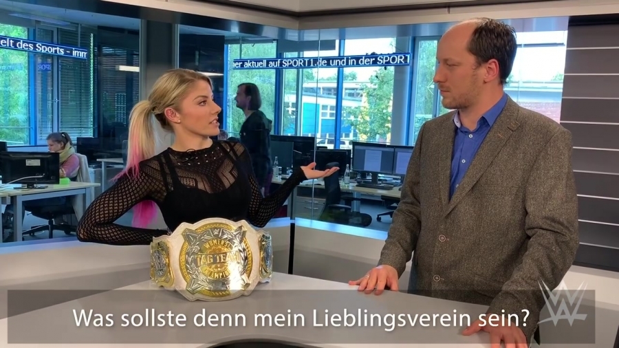 Alexa_Bliss_schlagen_Lasst_es_sie_60.jpg