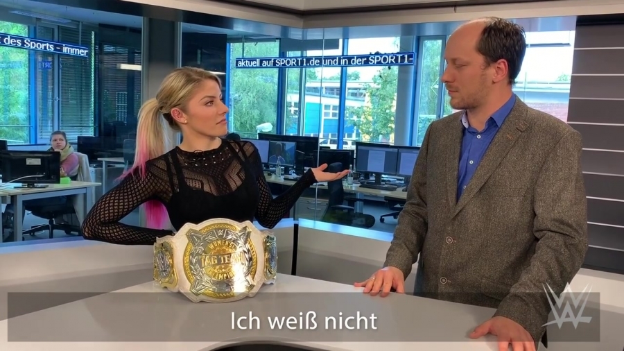 Alexa_Bliss_schlagen_Lasst_es_sie_62.jpg