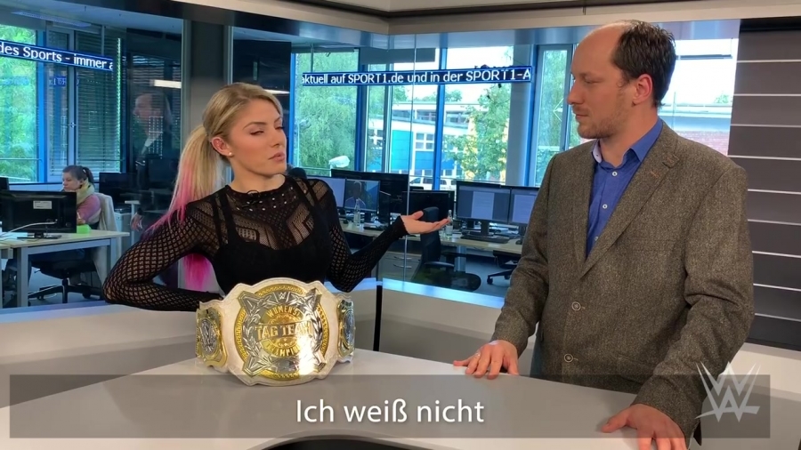 Alexa_Bliss_schlagen_Lasst_es_sie_63.jpg