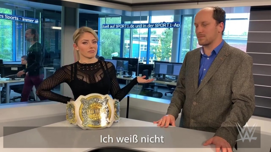 Alexa_Bliss_schlagen_Lasst_es_sie_64.jpg