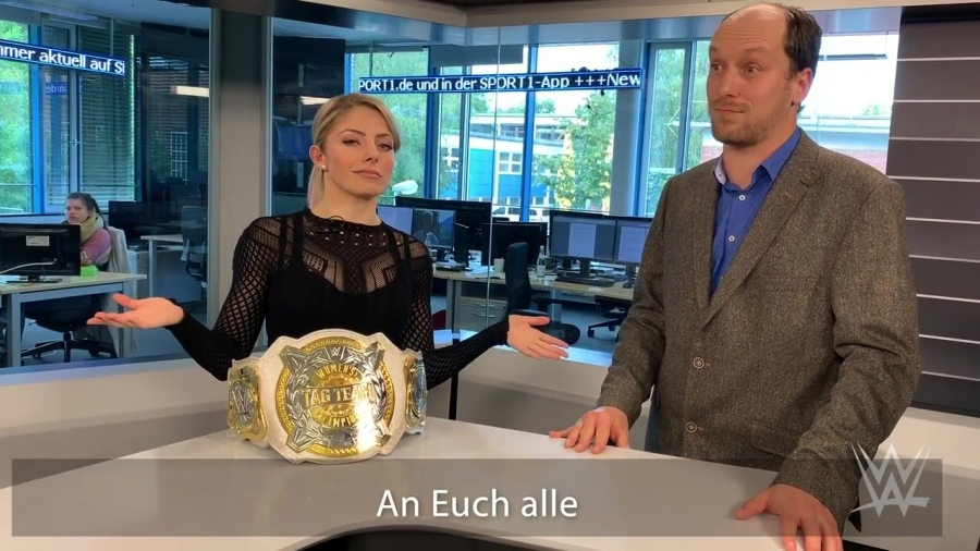 Alexa_Bliss_schlagen_Lasst_es_sie_72.jpg