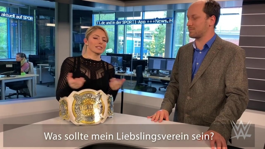 Alexa_Bliss_schlagen_Lasst_es_sie_75.jpg