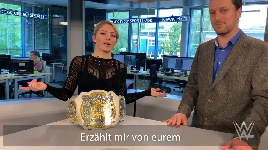 Alexa_Bliss_schlagen_Lasst_es_sie_78.jpg