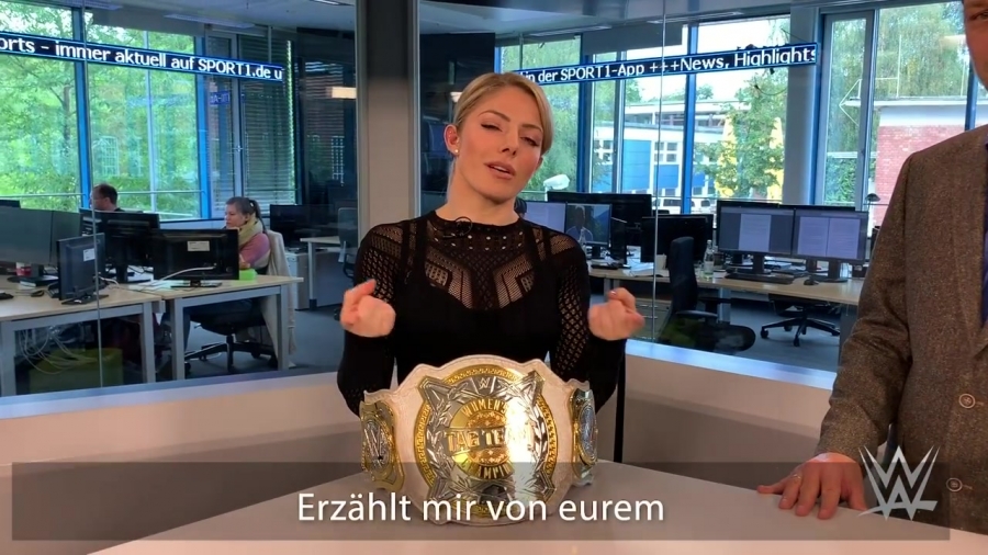 Alexa_Bliss_schlagen_Lasst_es_sie_81.jpg