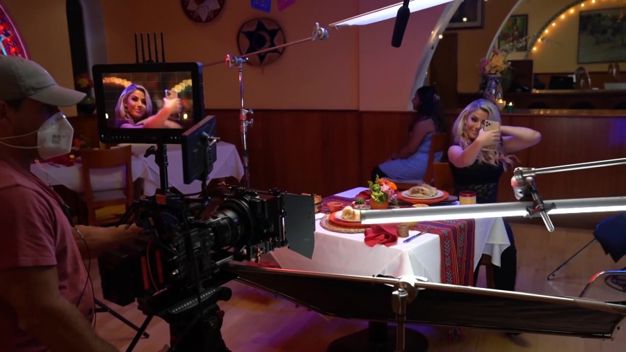 Behind-The-Scenes_with_MICK_FOLEY___ALEXA_BLISS_on_the_set_of_their_WWE_2K_Battlegrounds_commercial_521.jpg