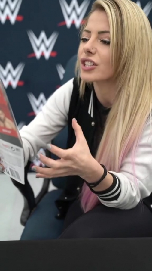 WWE_TikTok_001_30.jpg