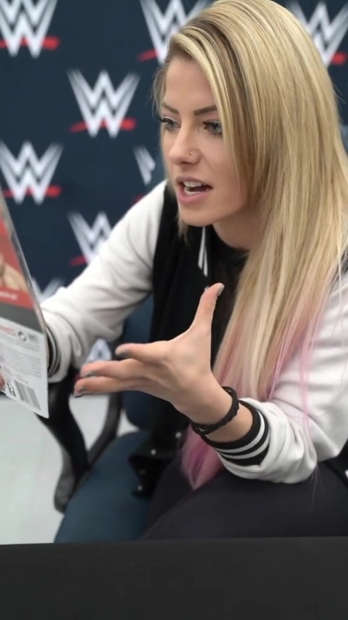 WWE_TikTok_001_35.jpg