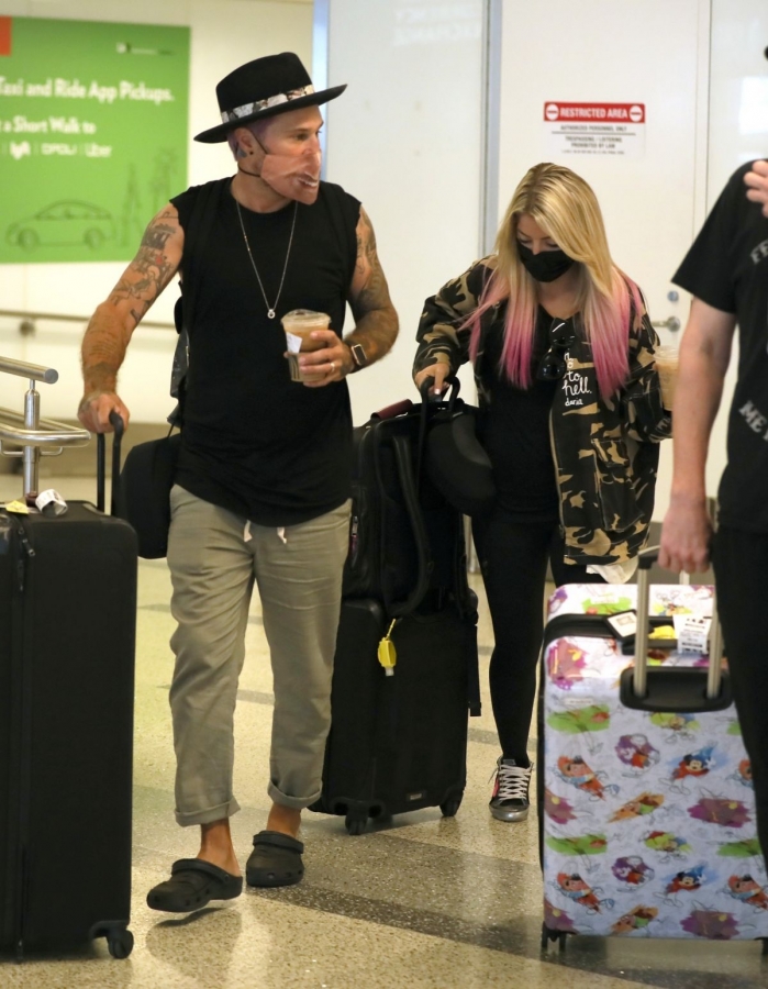 alexa-bliss-at-los-angeles-international-airport-06-09-2021-1.jpg