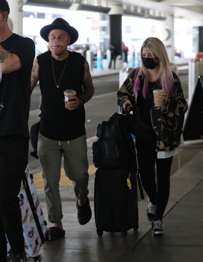 alexa-bliss-at-los-angeles-international-airport-06-09-2021-3.jpg