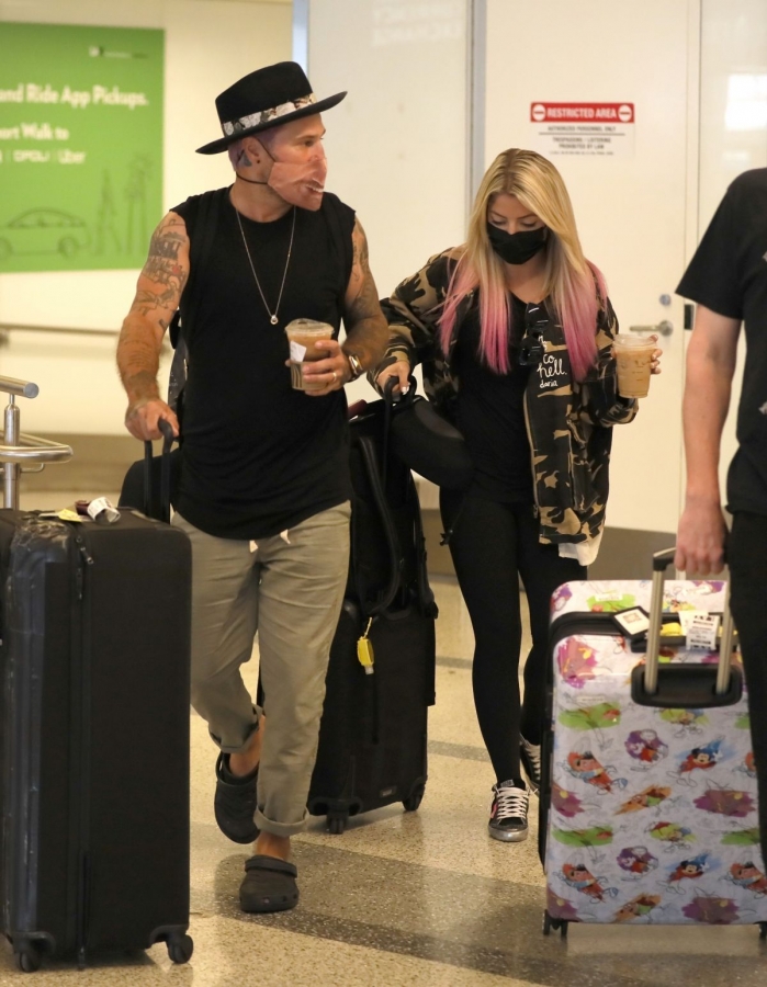 alexa-bliss-at-los-angeles-international-airport-06-09-2021-5.jpg