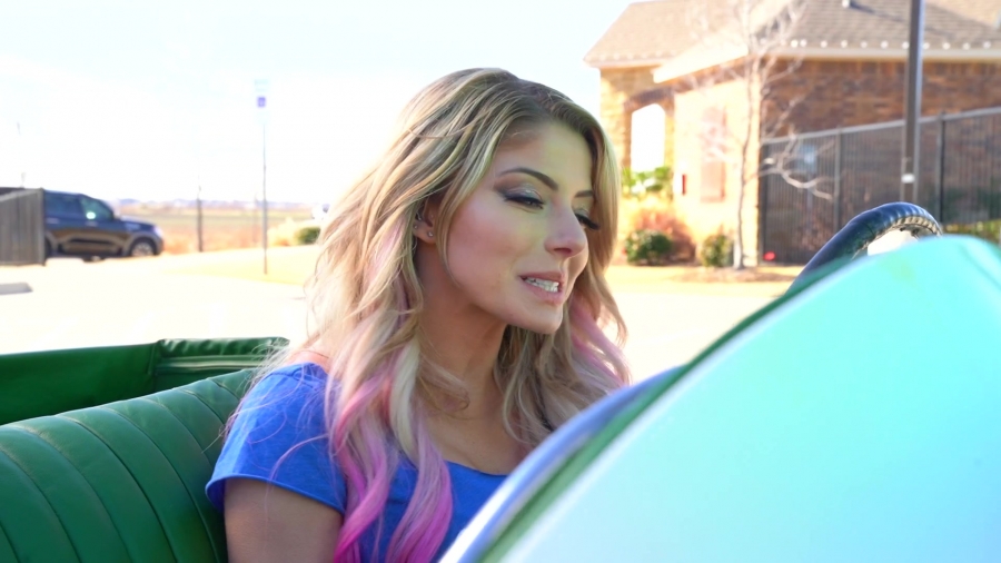 alexabliss_bowlingforsoup_020420_1920x1080_197.jpg