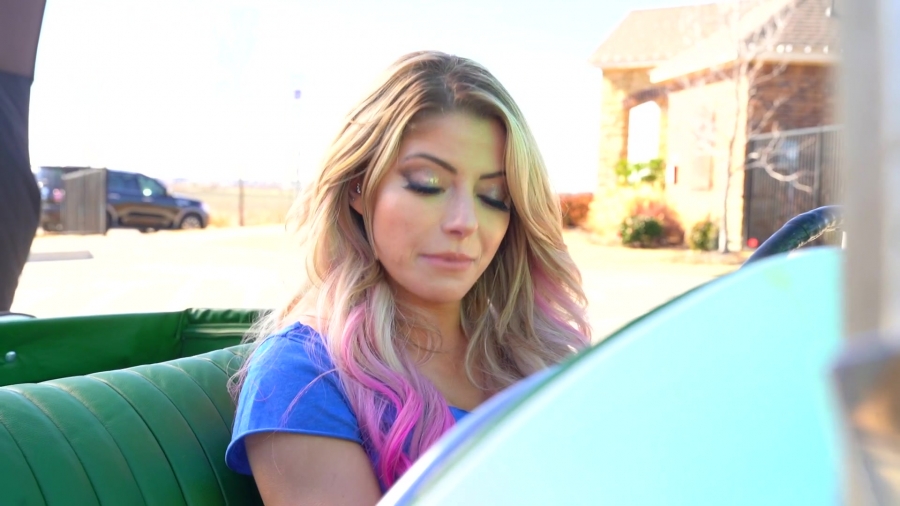 alexabliss_bowlingforsoup_020420_1920x1080_217.jpg