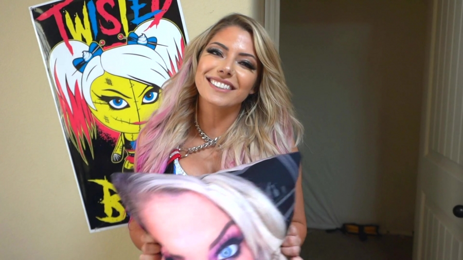 alexabliss_bowlingforsoup_020420_1920x1080_379.jpg