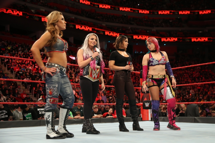 mickie-james-con-alexa-bliss-vs-asuka-a-wwe-raw-3.jpg