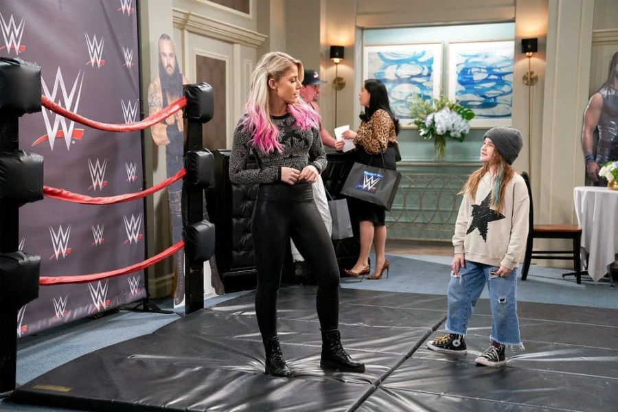 punky-brewster-alexa-bliss-charlotte-flair-6~0.jpg