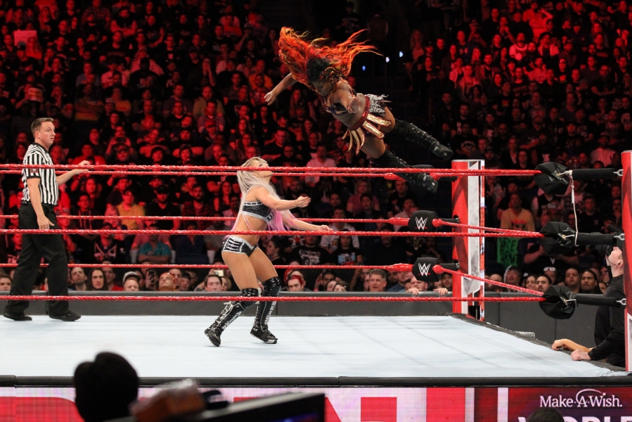 wwe-rawaftermania-debutto-ember-moon-vs-alexa-bliss-2.jpg