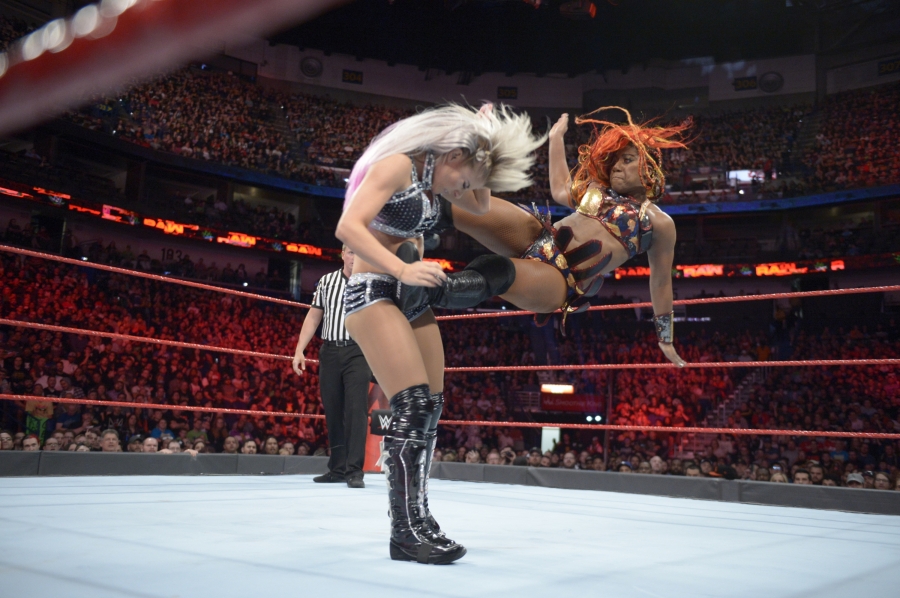 wwe-rawaftermania-debutto-ember-moon-vs-alexa-bliss.jpg