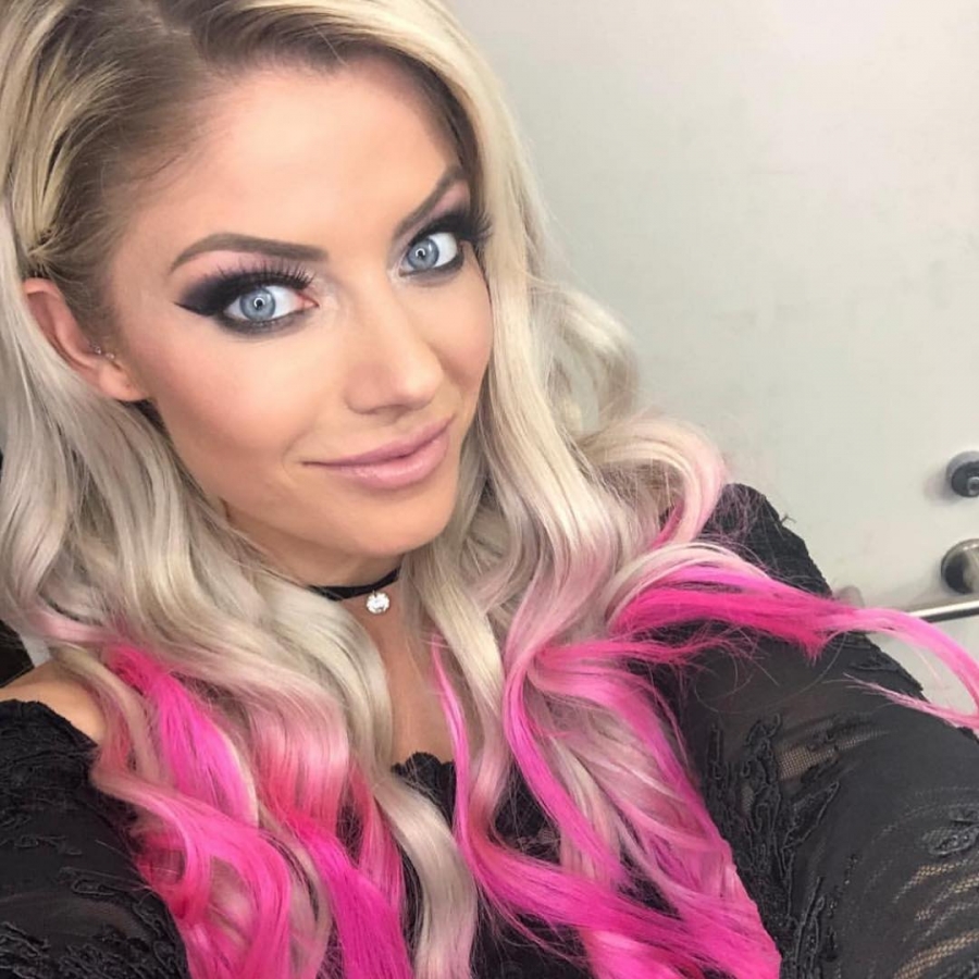 wweglamsquad_47584822_374659009772289_731725004459872386_n.jpg