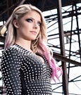 AlexaBliss_WWE-1194472815308750848-20191112_223126-img1.jpg