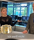 Alexa_Bliss_schlagen_Lasst_es_sie_64.jpg