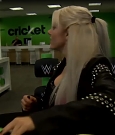 Houston_fans_line_up_to_meet_WWE_superstar_Alexa_Bliss_01.jpeg