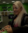 Houston_fans_line_up_to_meet_WWE_superstar_Alexa_Bliss_03.jpeg