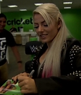 Houston_fans_line_up_to_meet_WWE_superstar_Alexa_Bliss_04.jpeg
