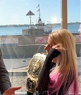 WWE_Network_Kommentator_Calvin_Knie_wollte_Disney-Fan_Alexa_Bliss_eine_Freude_106.jpg
