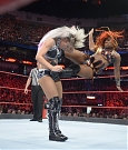 wwe-rawaftermania-debutto-ember-moon-vs-alexa-bliss.jpg