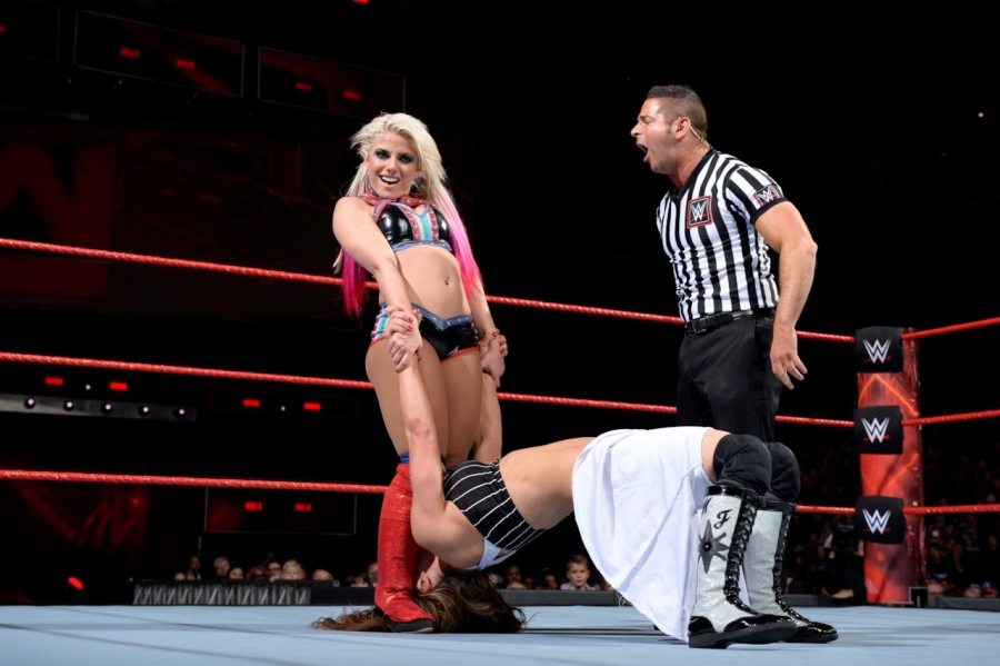 mickie-james-vs-alexa-bliss-c-a-wwe-raw-2-maxw-1280.jpg