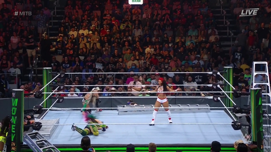 Women_s_MITB_Match_mp40574.jpg