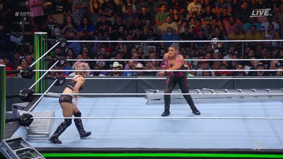 Women_s_MITB_Match_mp40610.jpg