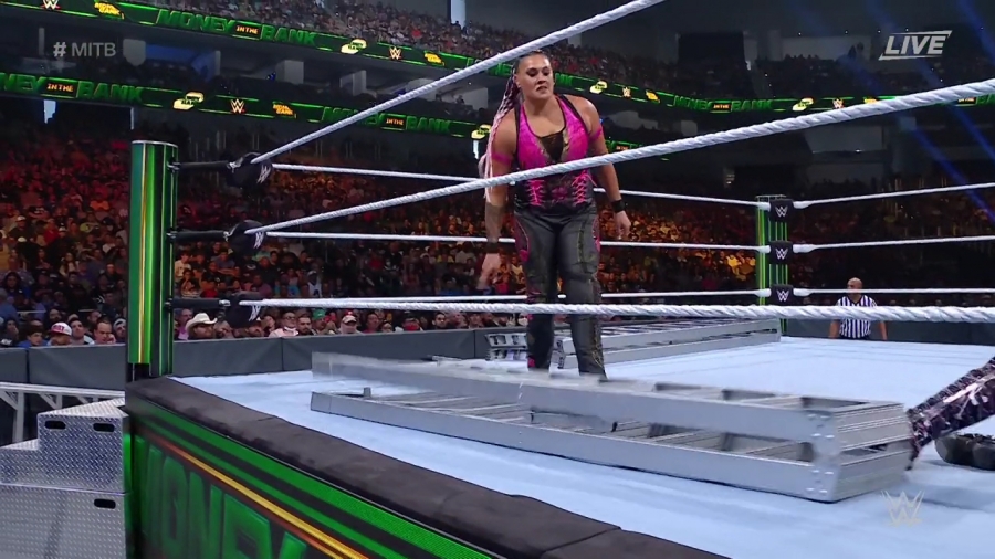 Women_s_MITB_Match_mp40617.jpg