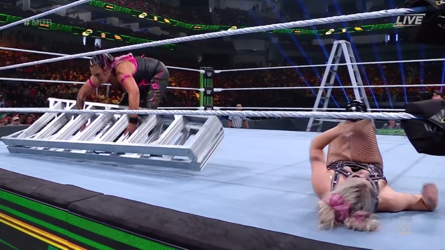 Women_s_MITB_Match_mp40620.jpg