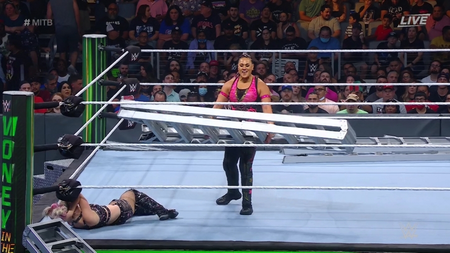 Women_s_MITB_Match_mp40624.jpg